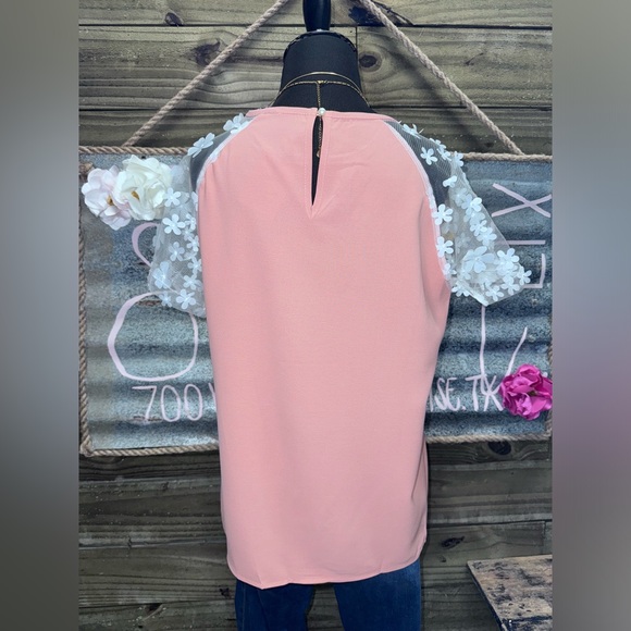 Boutique Brand Floral Embellished Lace Sleeve Pink Blouse Keyhole Back ๐ - Picture 3 of 9